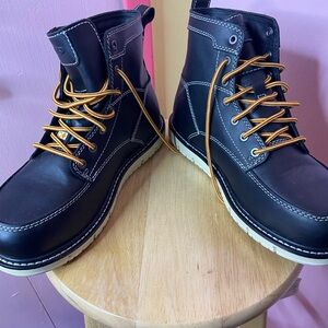 Keen Black Leather Men's Boots with Gold Laces